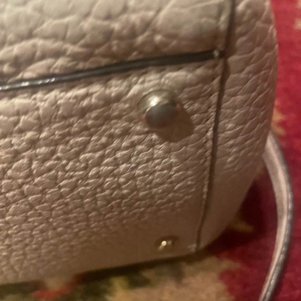 Kate spade Elegant off White Leather Handbag with cream color signature lining. - Picture 7 of 9